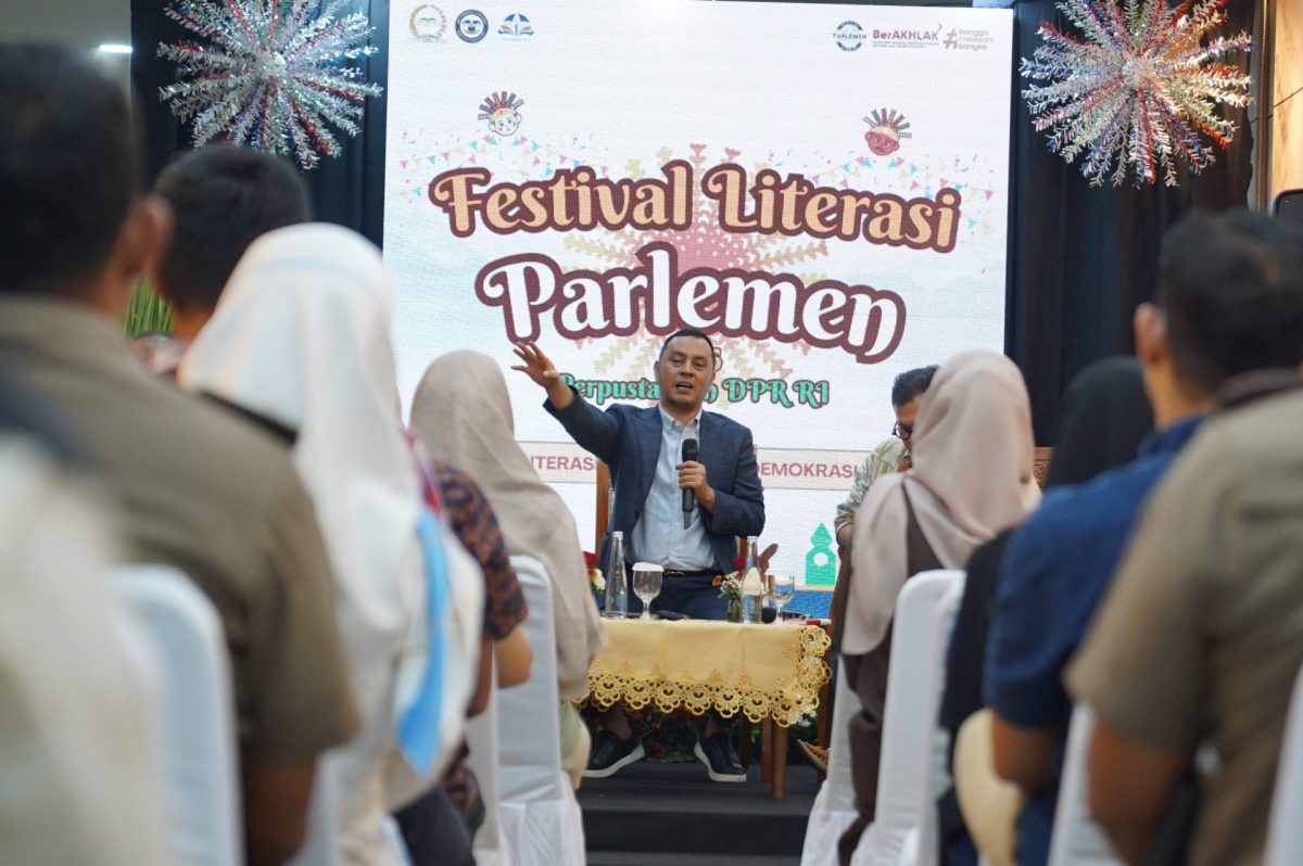Upaya Willy Aditya Tingkatkan Literasi Para OB, Pamdal, dan Pegawai di DPR