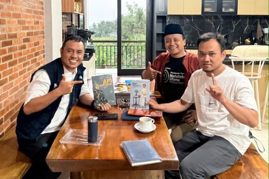 Nyala “Lilin Literasi” Willy Aditya: Jalan Sunyi Sang Politisi Merawat Akal Sehat Bangsa